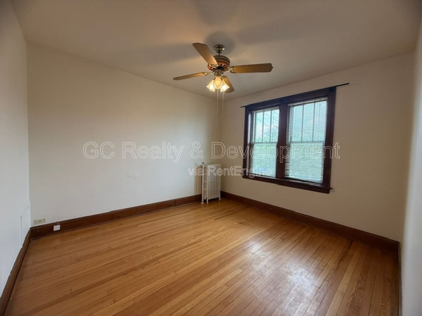 *** 2 BDRM / ONLY PAY ELECTRIC / SS APPL / LAUNDRY ON SITE *** property image