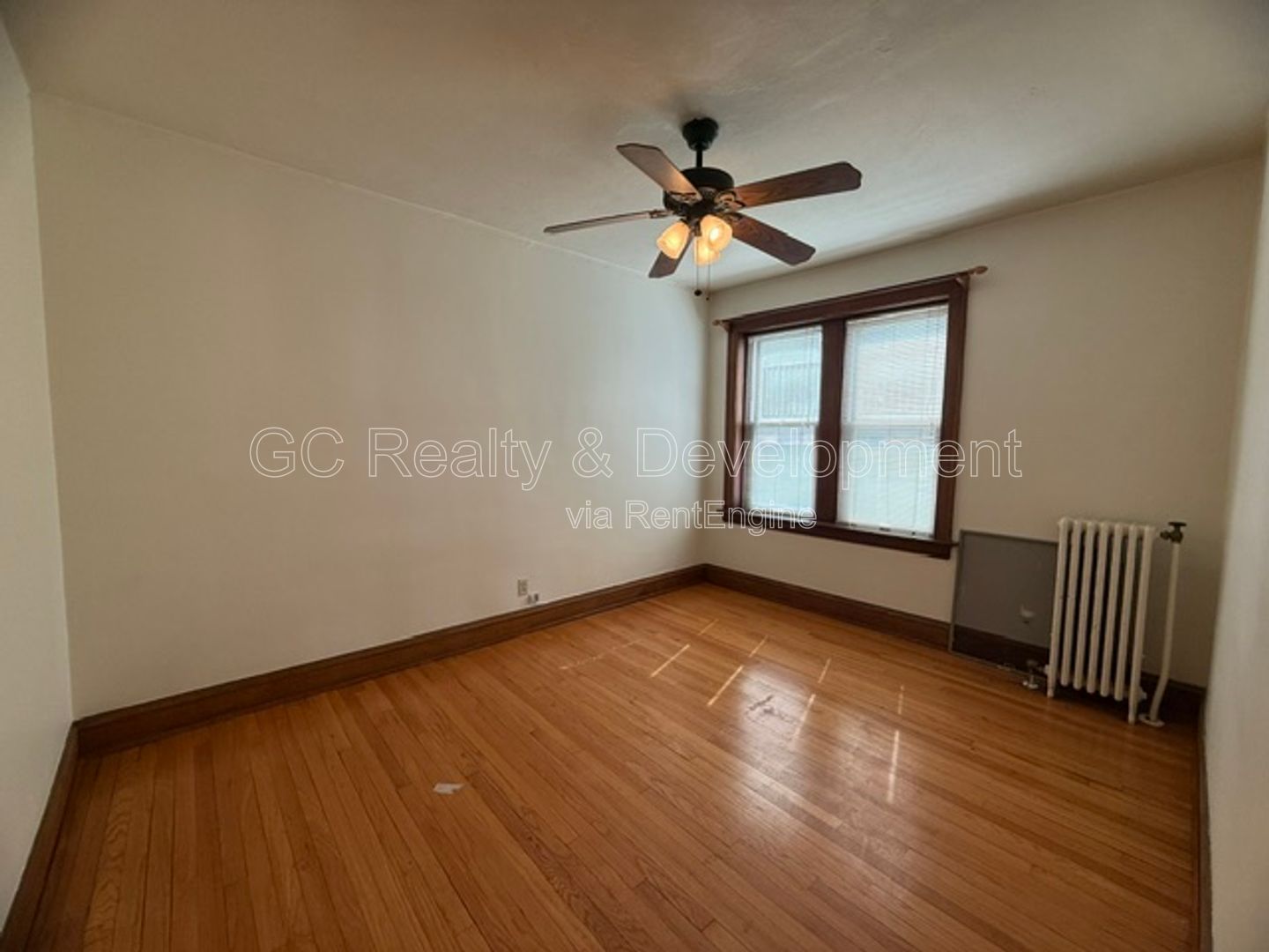*** 2 BDRM / ONLY PAY ELECTRIC / SS APPL / LAUNDRY ON SITE *** property image
