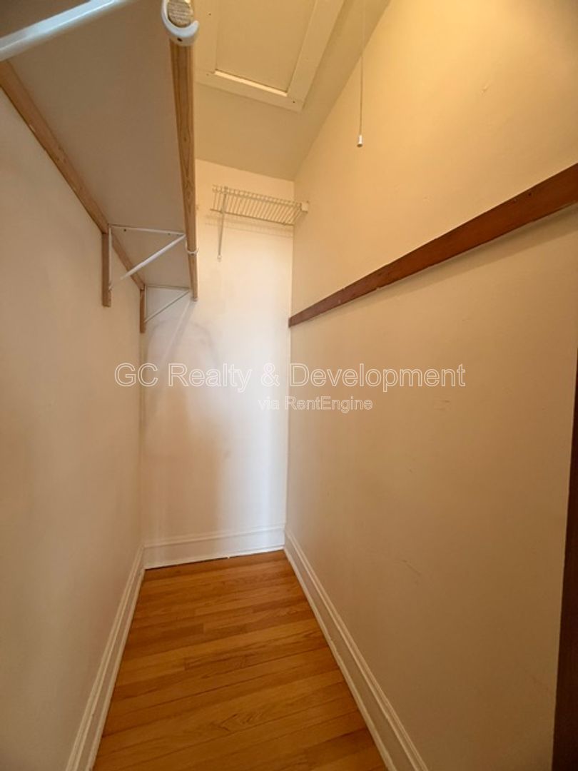 *** 2 BDRM / ONLY PAY ELECTRIC / SS APPL / LAUNDRY ON SITE *** property image