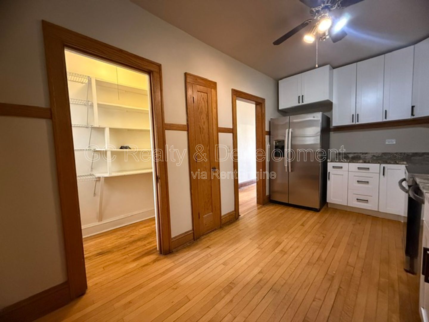 *** 2 BDRM / ONLY PAY ELECTRIC / SS APPL / LAUNDRY ON SITE *** property image