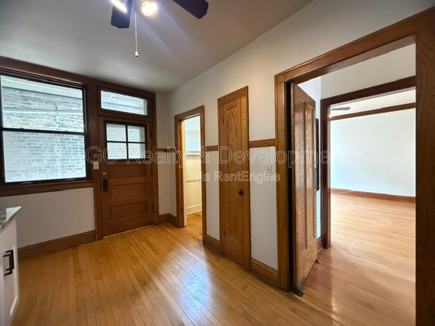 *** 2 BDRM / ONLY PAY ELECTRIC / SS APPL / LAUNDRY ON SITE *** property image