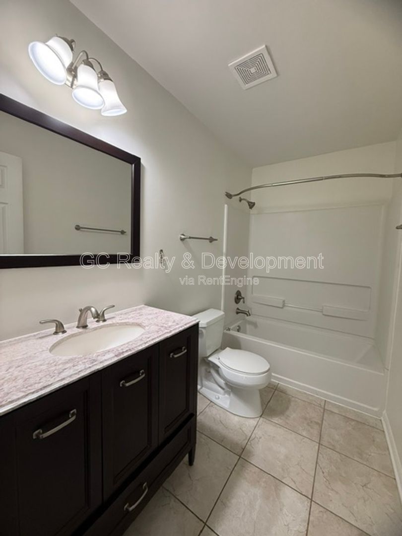 *** NEWER CONSTRUCTION / 2 BDRM - 2 BTH / PET FRIENDLY / CENTRAL AC / ATTACHED GARAGE *** property image