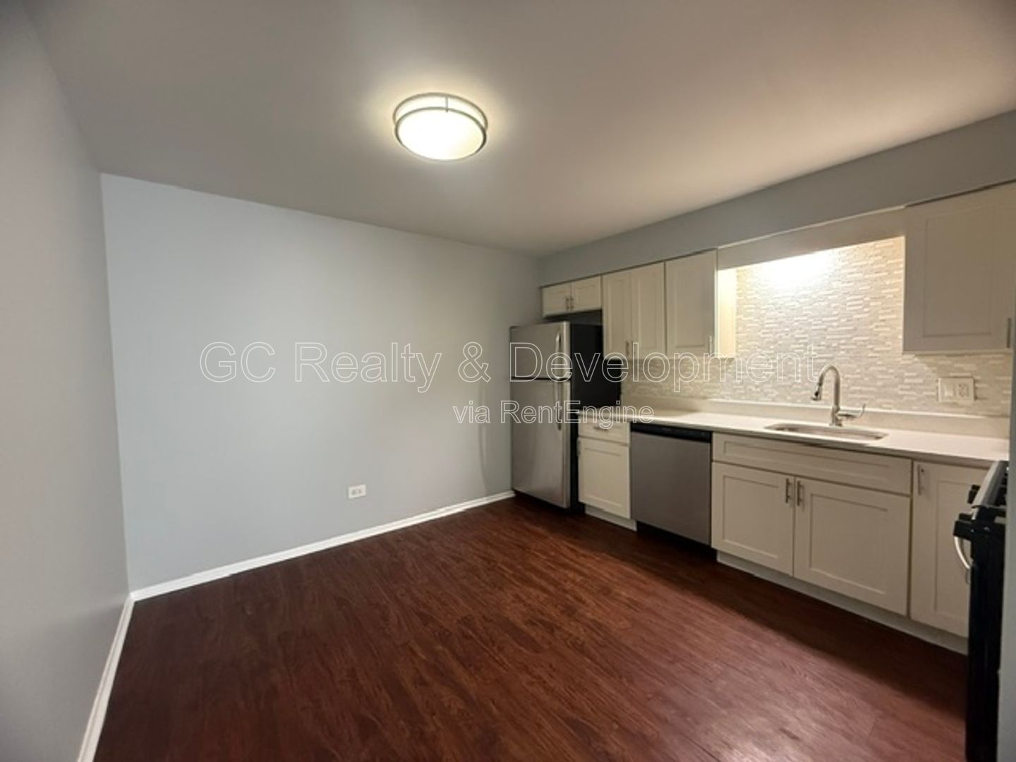 *** 2 BDRM / STORAGE UNIT / PET FRIENDLY / TENANT PAYS ELECTRIC / TRANSIT NEARBY *** property image