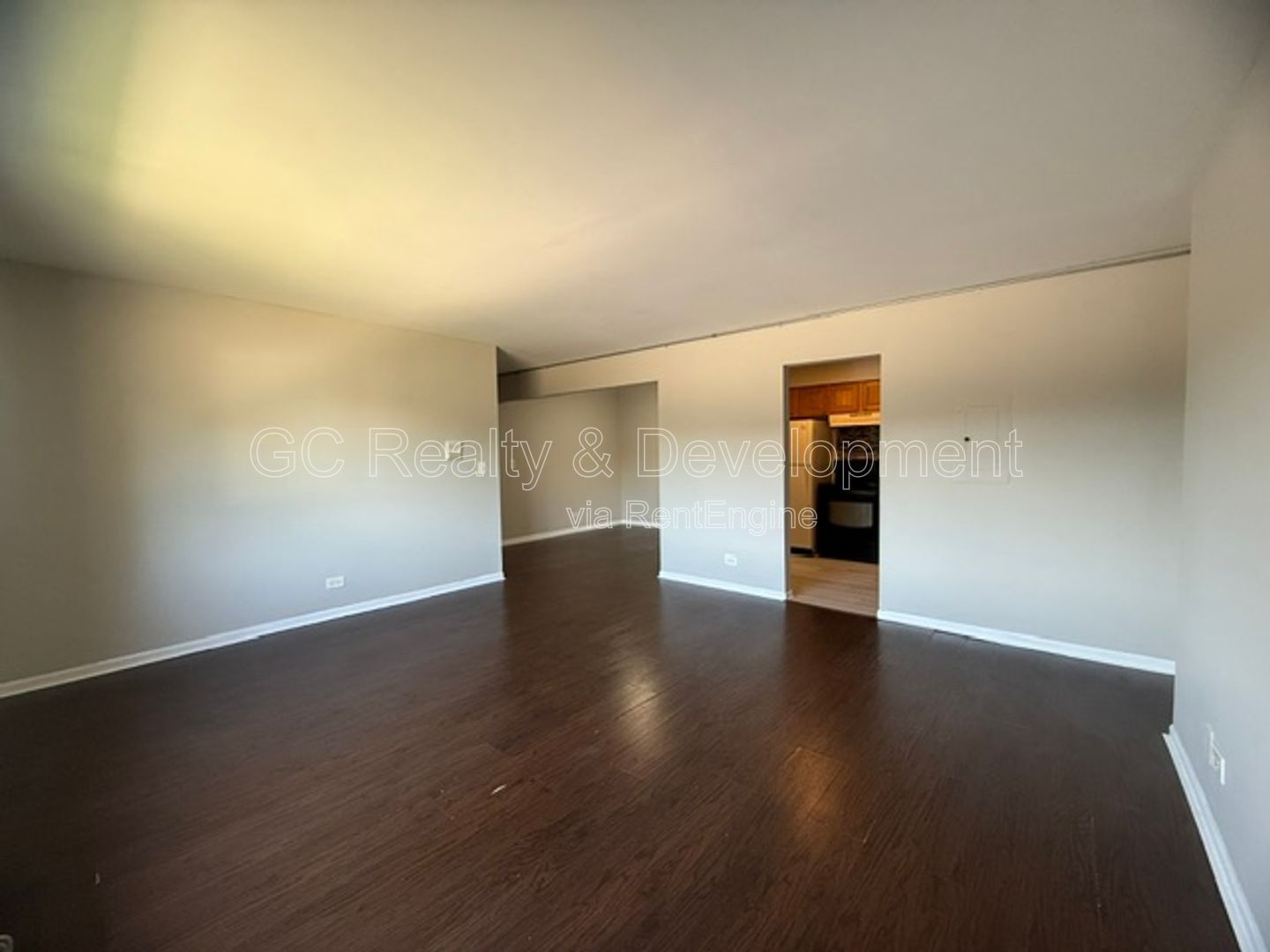 *** 2 BDRM / PARKING INCLUDED / LAUNDRY ON SITE / ONLY PAY ELECTRIC *** property image
