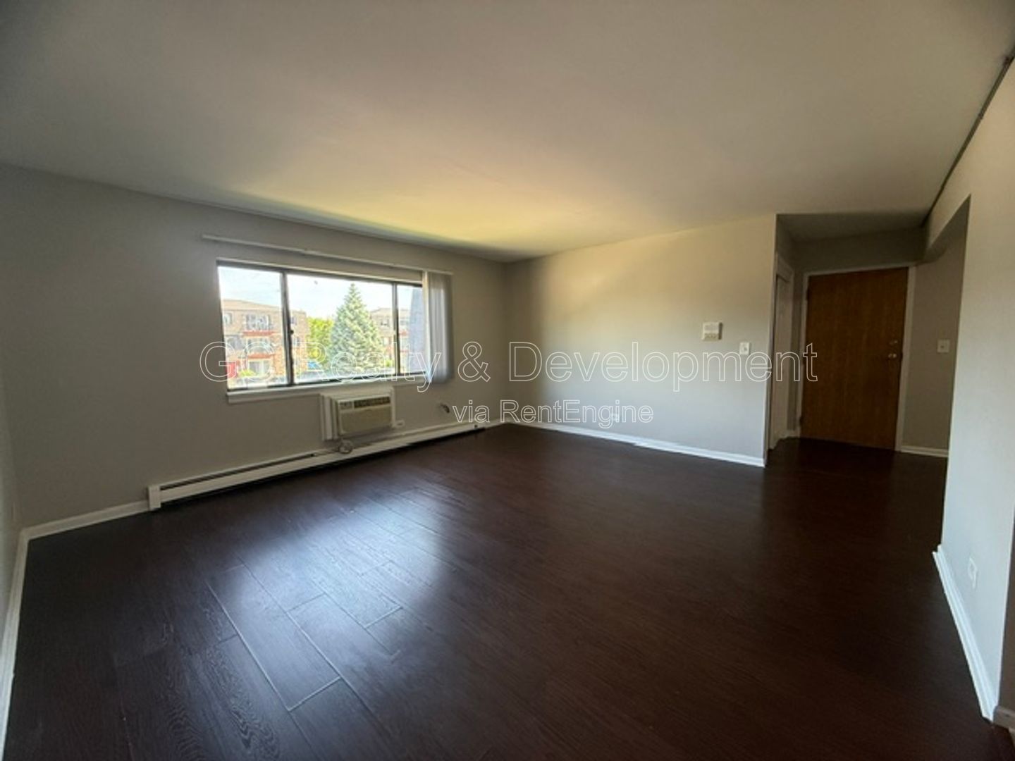 *** 2 BDRM / PARKING INCLUDED / LAUNDRY ON SITE / ONLY PAY ELECTRIC *** property image