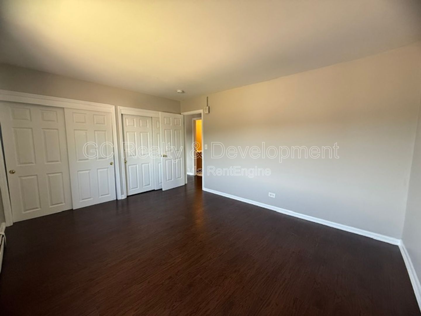 *** 2 BDRM / PARKING INCLUDED / LAUNDRY ON SITE / ONLY PAY ELECTRIC *** property image