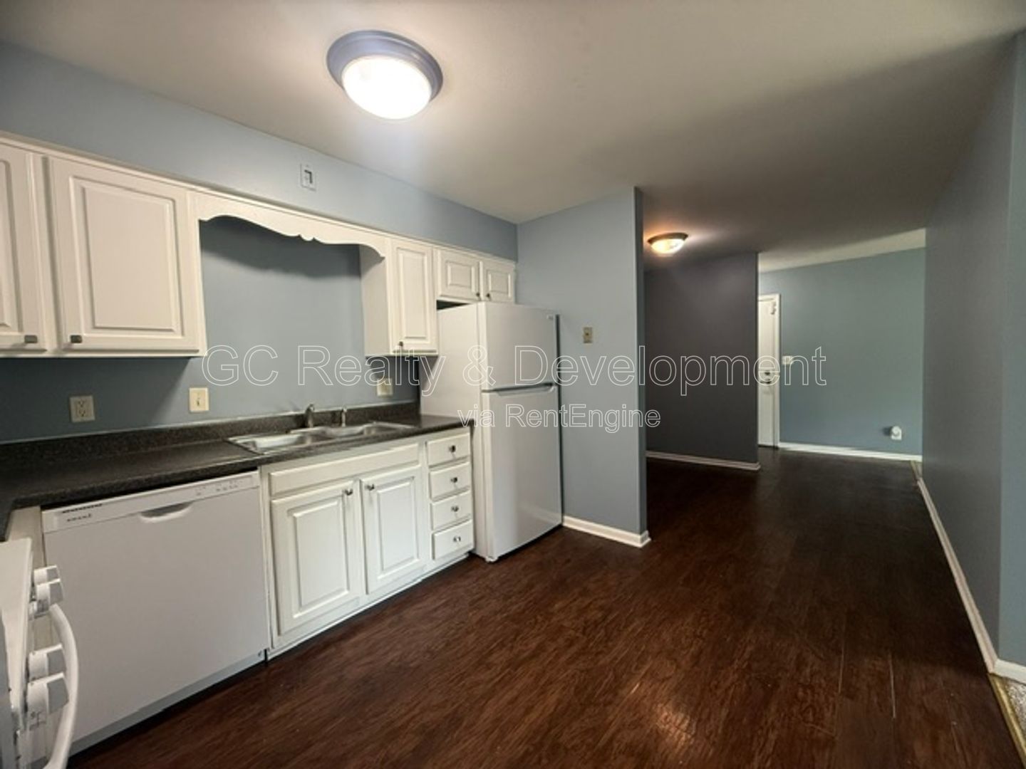 *** 2 BDRM / PET FRIENDLY / TENANT ONLY PAYS ELECTRIC / STORAGE UNIT / 2 PARKING SPOTS *** property image