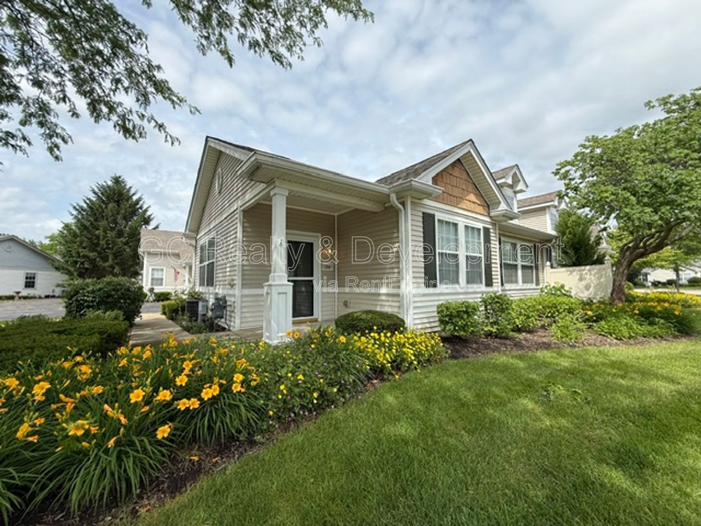 *** DEL WEBB LIFESTYLE / 2 BDRM / IN UNIT LAUNDRY / ATTACHED GARAGE / APPL INCLUDED *** property image