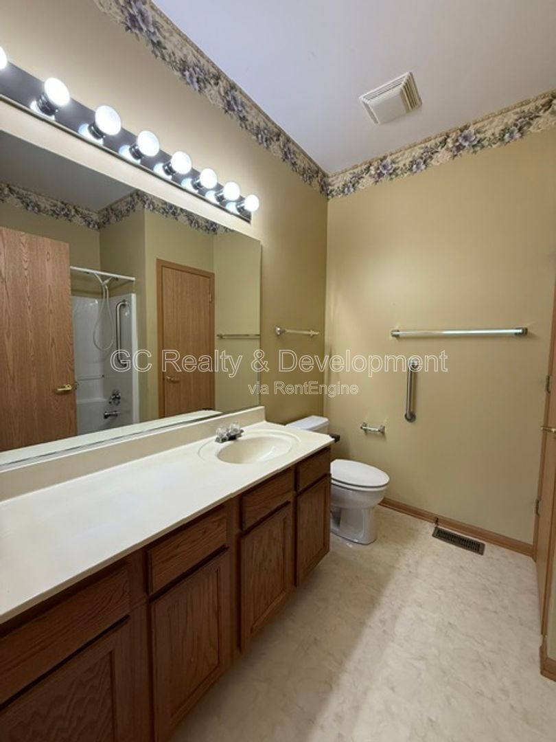 *** DEL WEBB LIFESTYLE / 2 BDRM / IN UNIT LAUNDRY / ATTACHED GARAGE / APPL INCLUDED *** property image