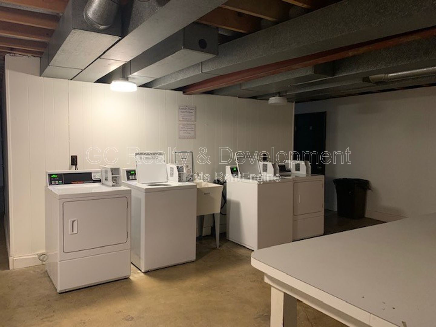 ***2ND MONTH FREE /  2 BDRM / UPDATED UNIT / W&D IN BUILDING / PETS ALLOWED / LOTS OF CLOSET SPACE / ONLY PAY ELECTRIC *** property image