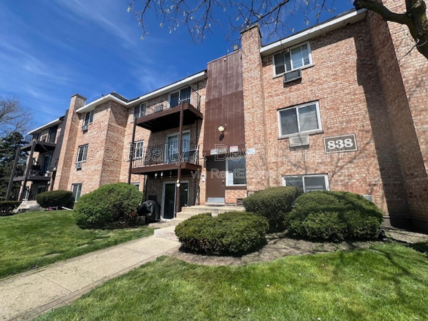 *** 1 BDRM / HEAT INCLUDED!! / TENANT PAYS ELECTRIC ONLY / BALCONY / 2 PARKING SPACES*** property image