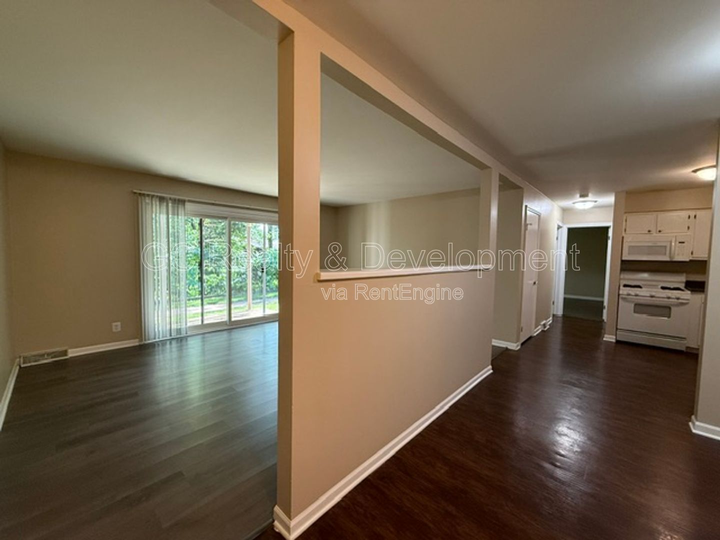 ***2ND MONTH FREE /  2 BDRM / UPDATED UNIT / W&D IN BUILDING / PETS ALLOWED / LOTS OF CLOSET SPACE / ONLY PAY ELECTRIC *** property image