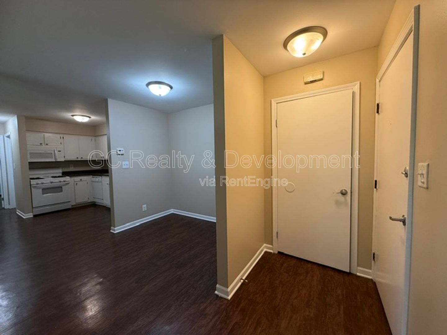 ***2ND MONTH FREE /  2 BDRM / UPDATED UNIT / W&D IN BUILDING / PETS ALLOWED / LOTS OF CLOSET SPACE / ONLY PAY ELECTRIC *** property image