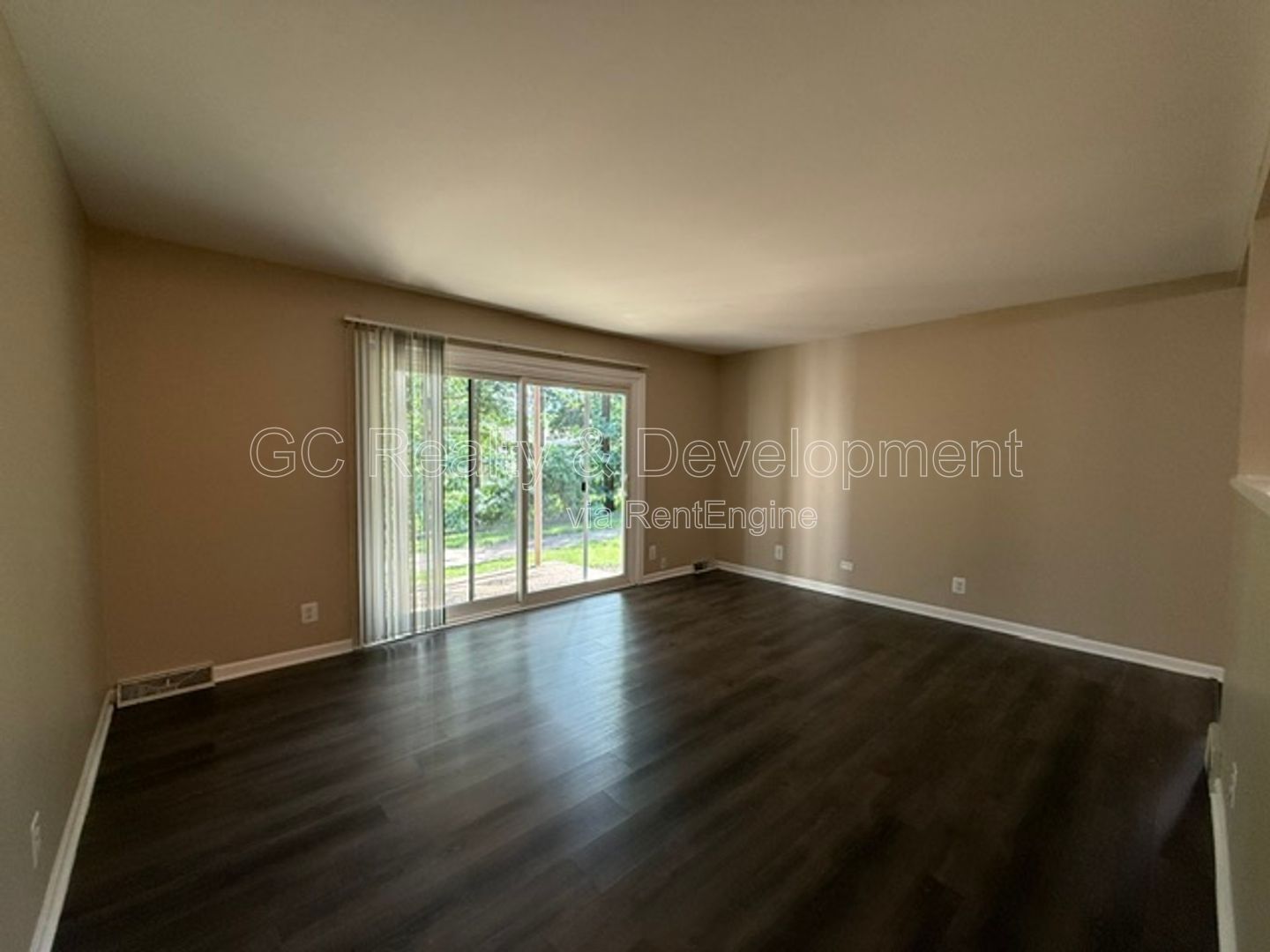 ***2ND MONTH FREE /  2 BDRM / UPDATED UNIT / W&D IN BUILDING / PETS ALLOWED / LOTS OF CLOSET SPACE / ONLY PAY ELECTRIC *** property image