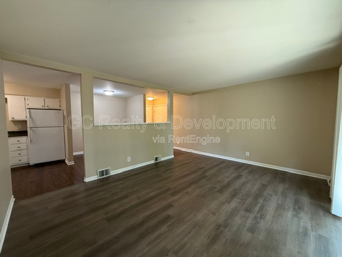 ***2ND MONTH FREE /  2 BDRM / UPDATED UNIT / W&D IN BUILDING / PETS ALLOWED / LOTS OF CLOSET SPACE / ONLY PAY ELECTRIC *** property image