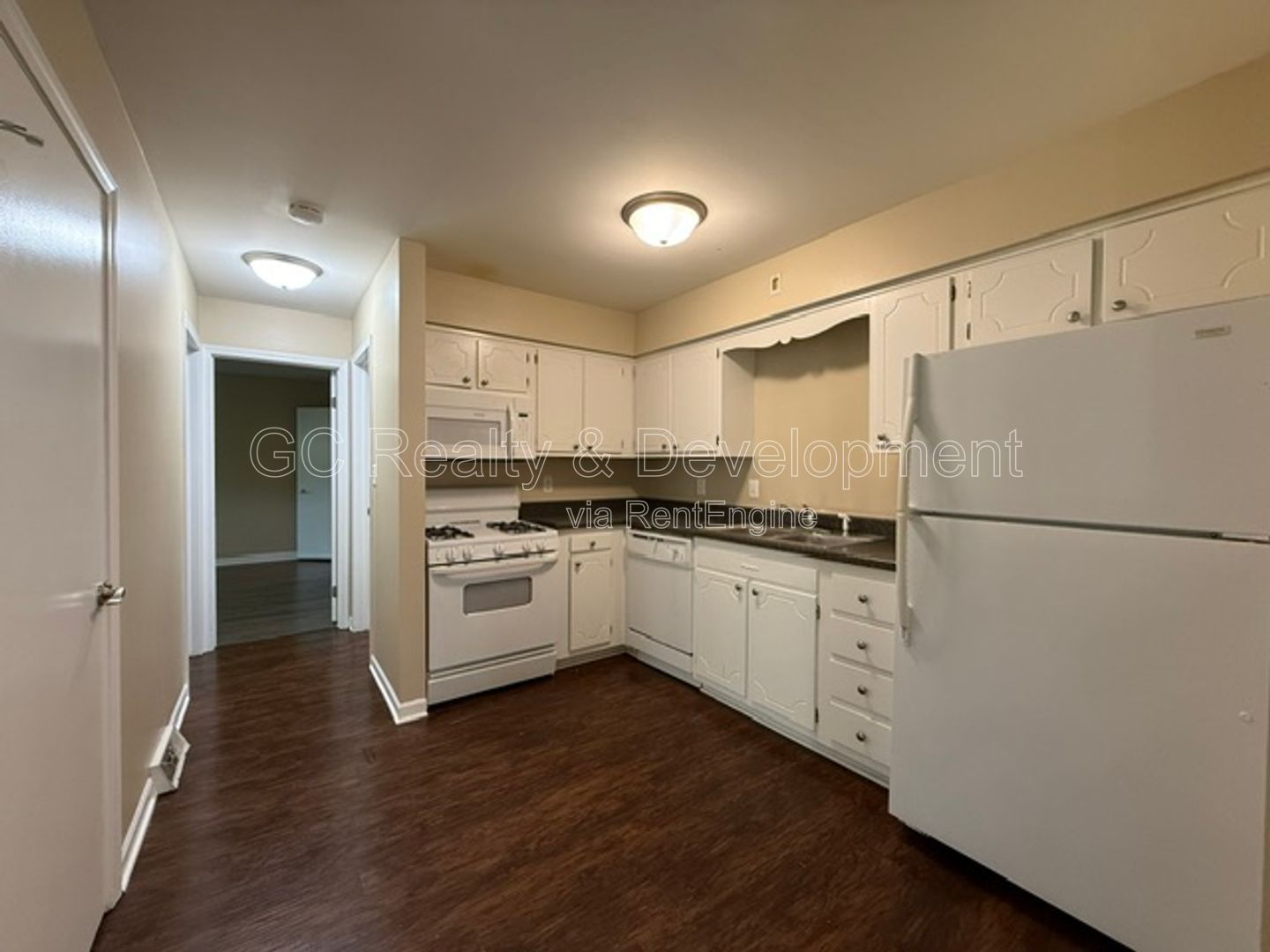 ***2ND MONTH FREE /  2 BDRM / UPDATED UNIT / W&D IN BUILDING / PETS ALLOWED / LOTS OF CLOSET SPACE / ONLY PAY ELECTRIC *** property image