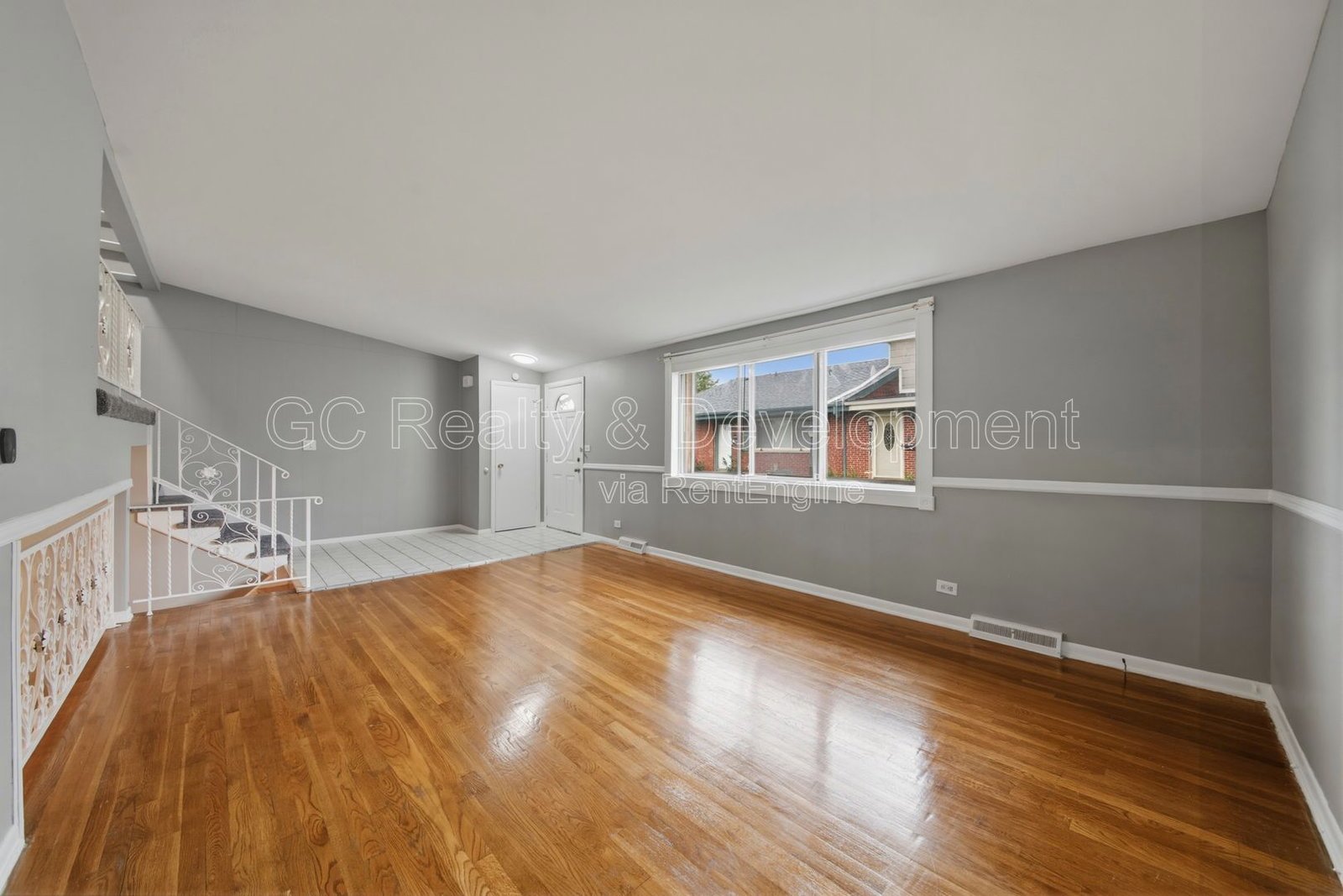 *** 3 BDRM - 2 BTH  / PET FRIENDLY / IN UNIT LAUNDRY / ASSIGNED PARKING *** property image