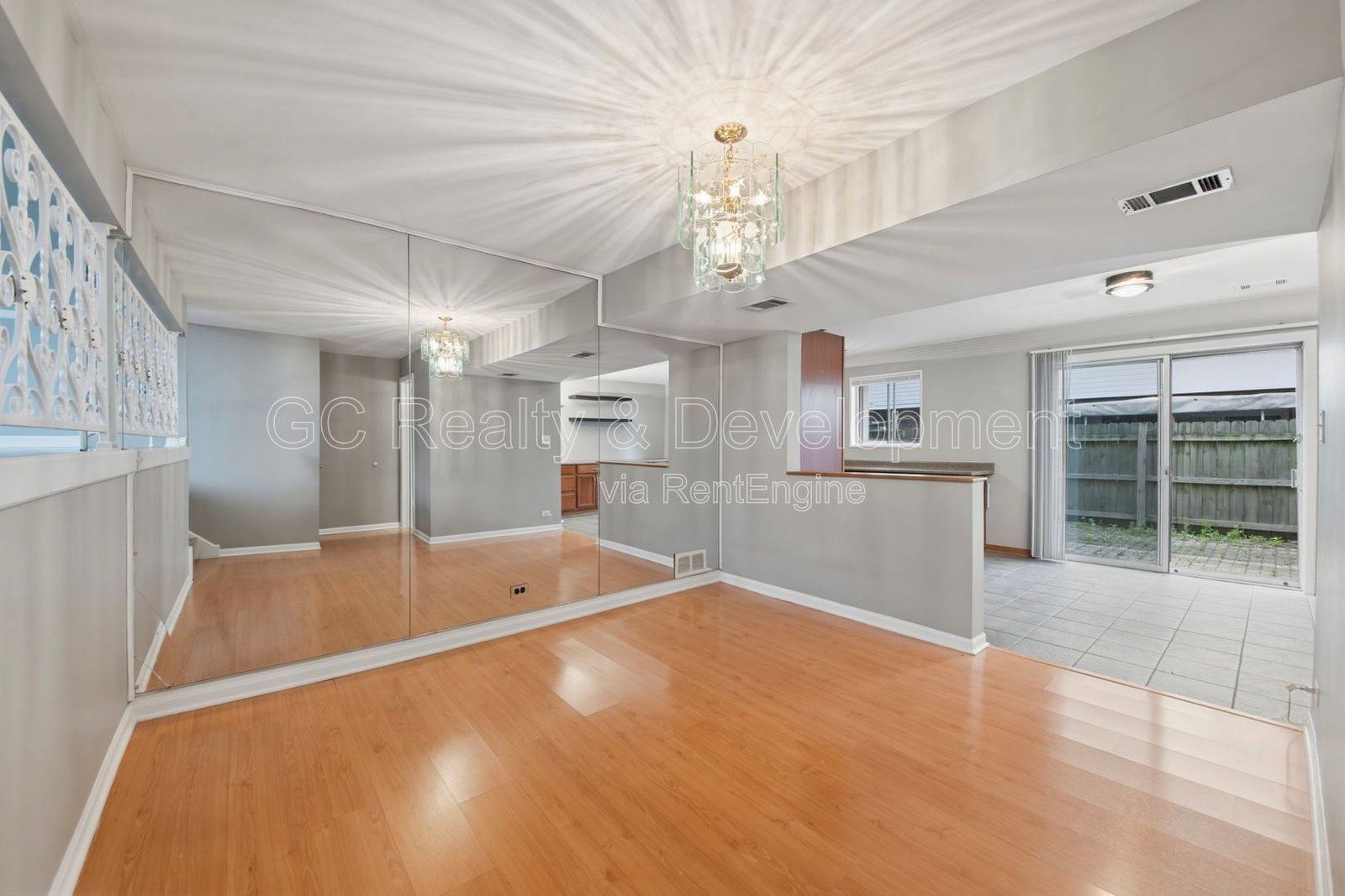 *** 3 BDRM - 2 BTH  / PET FRIENDLY / IN UNIT LAUNDRY / ASSIGNED PARKING *** property image
