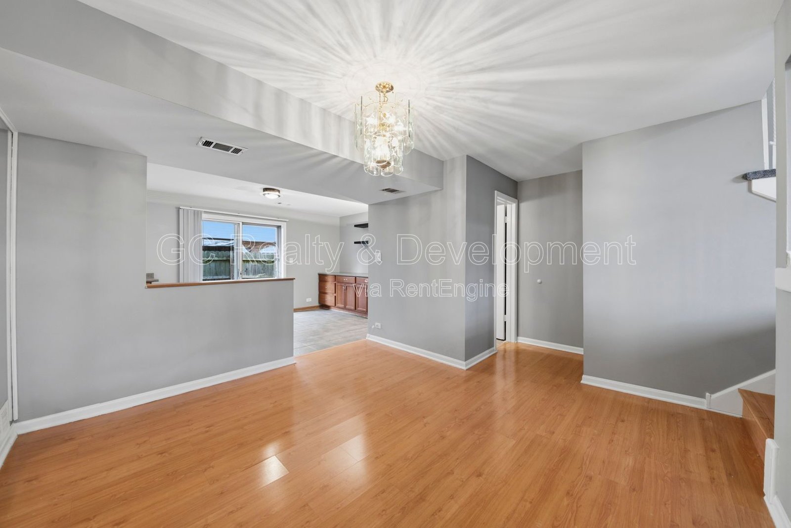 *** 3 BDRM - 2 BTH  / PET FRIENDLY / IN UNIT LAUNDRY / ASSIGNED PARKING *** property image