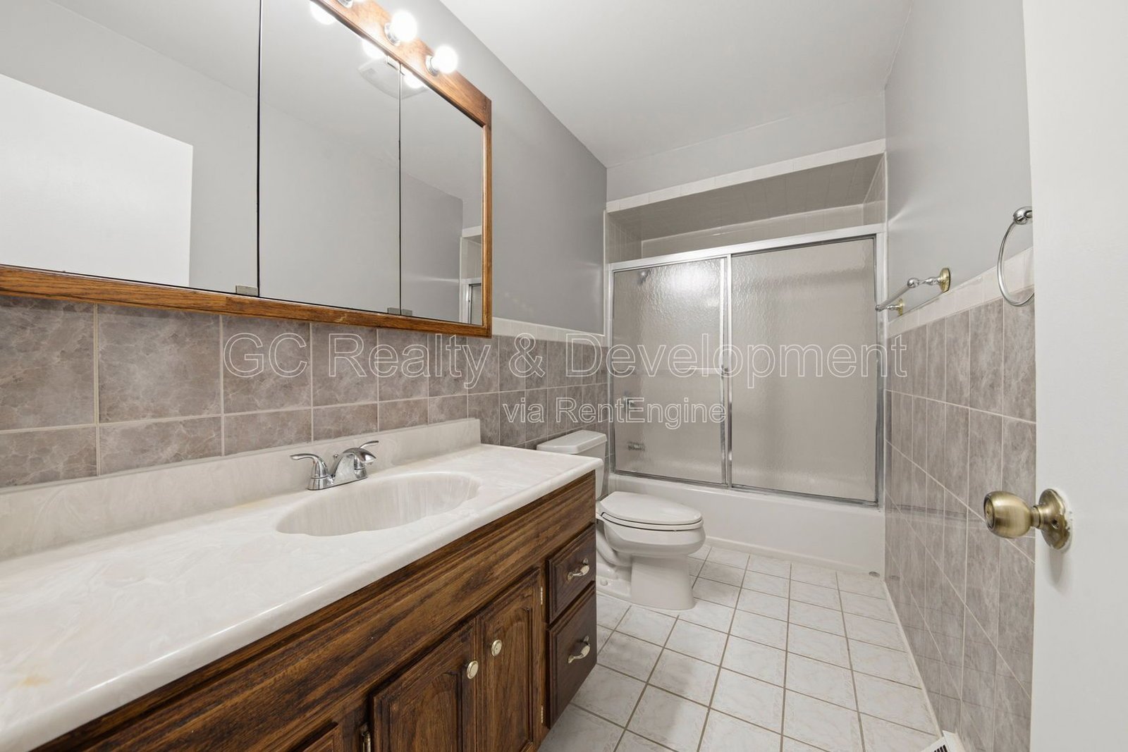 *** 3 BDRM - 2 BTH  / PET FRIENDLY / IN UNIT LAUNDRY / ASSIGNED PARKING *** property image