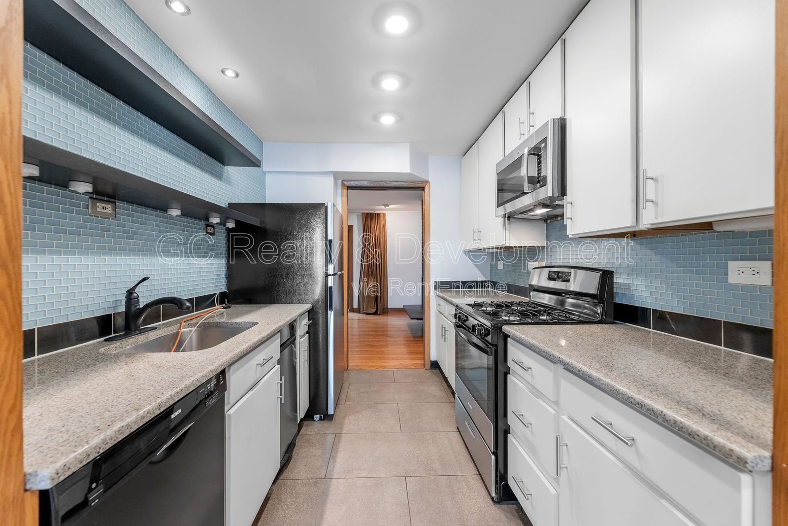 *** HYDE PARK / FINISHED BASEMENT / 4 BDRM - 2.5 BTH / IN UNIT LAUNDRY / PET FRIENDLY *** property image
