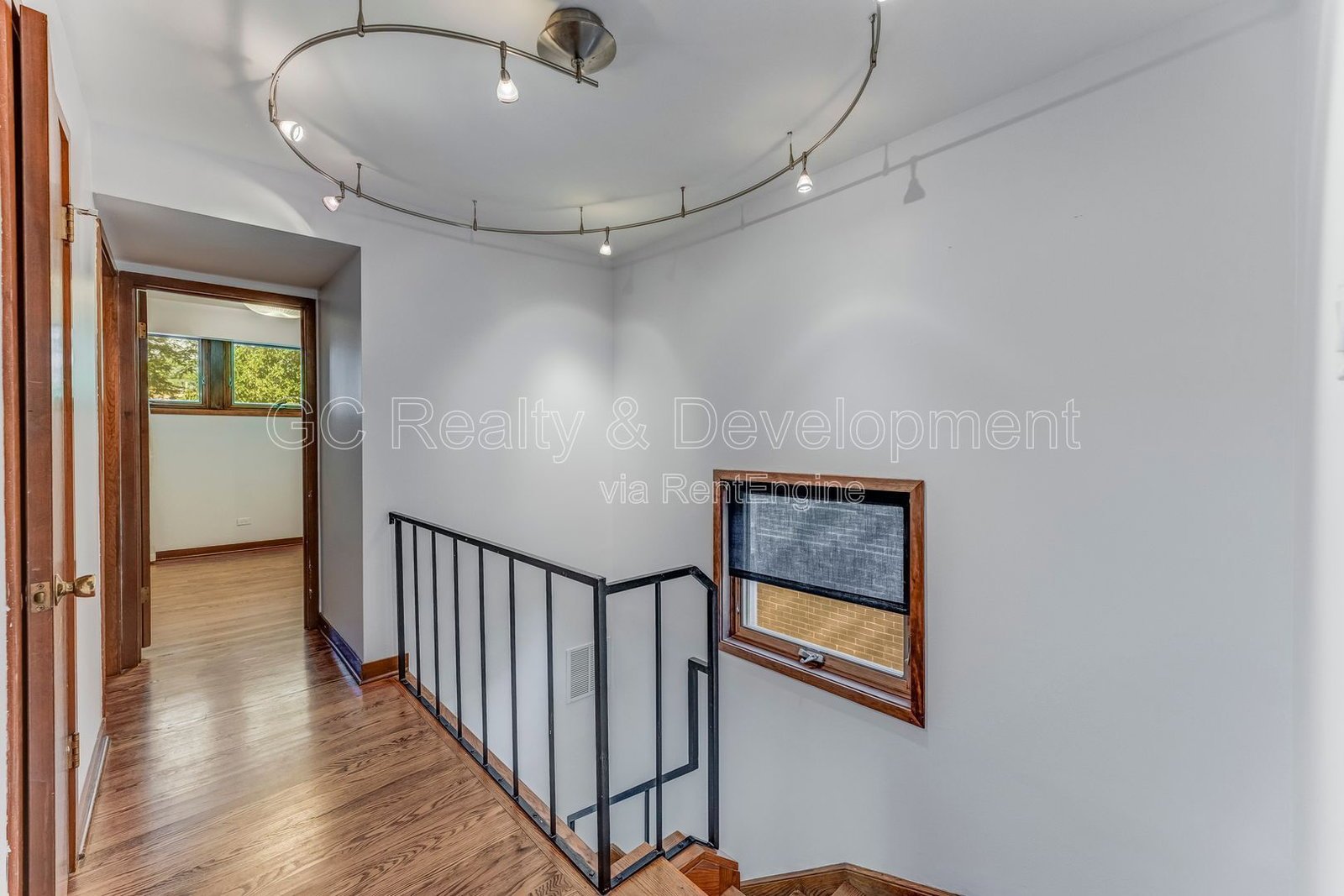 *** HYDE PARK / FINISHED BASEMENT / 4 BDRM - 2.5 BTH / IN UNIT LAUNDRY / PET FRIENDLY *** property image