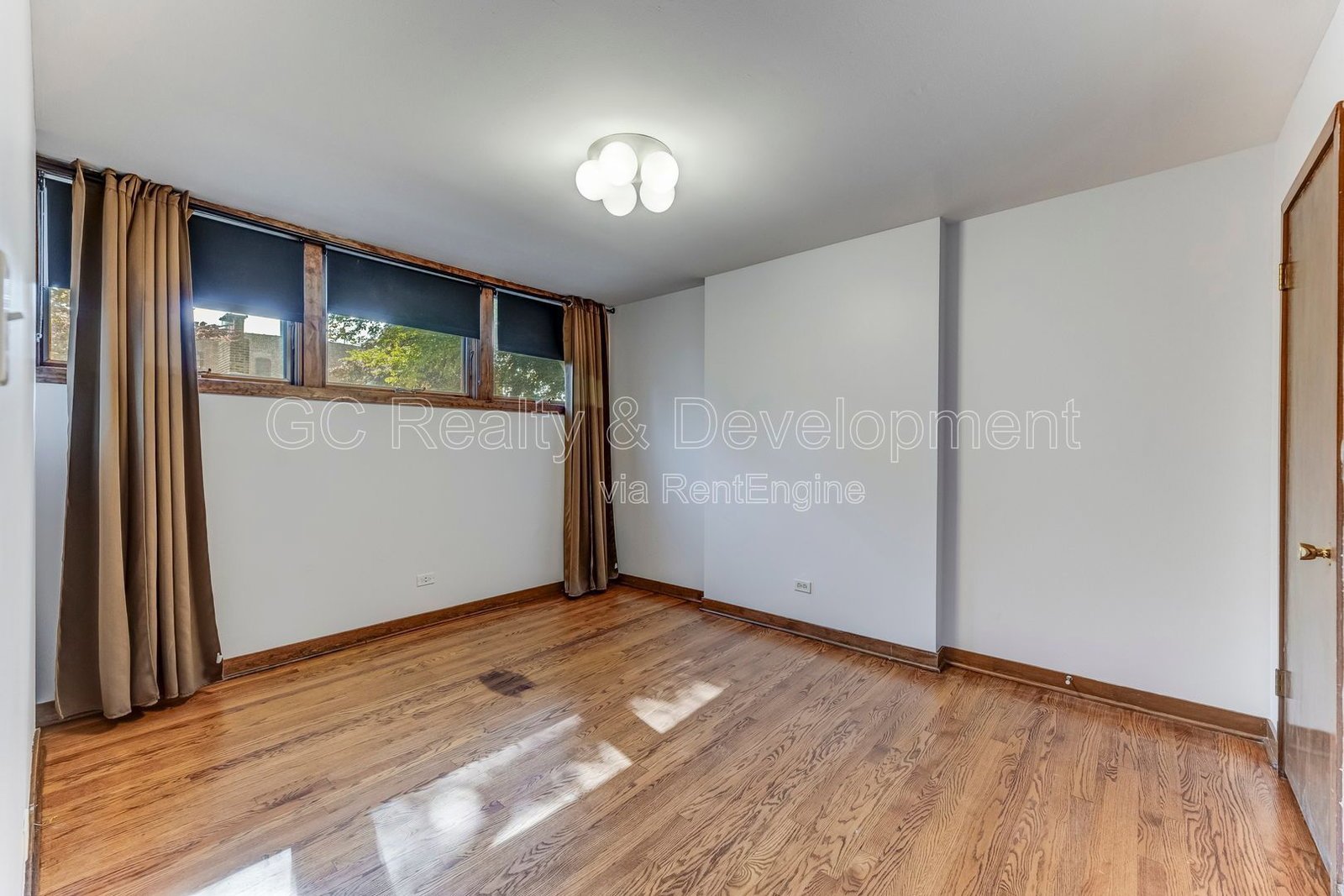 *** HYDE PARK / FINISHED BASEMENT / 4 BDRM - 2.5 BTH / IN UNIT LAUNDRY / PET FRIENDLY *** property image