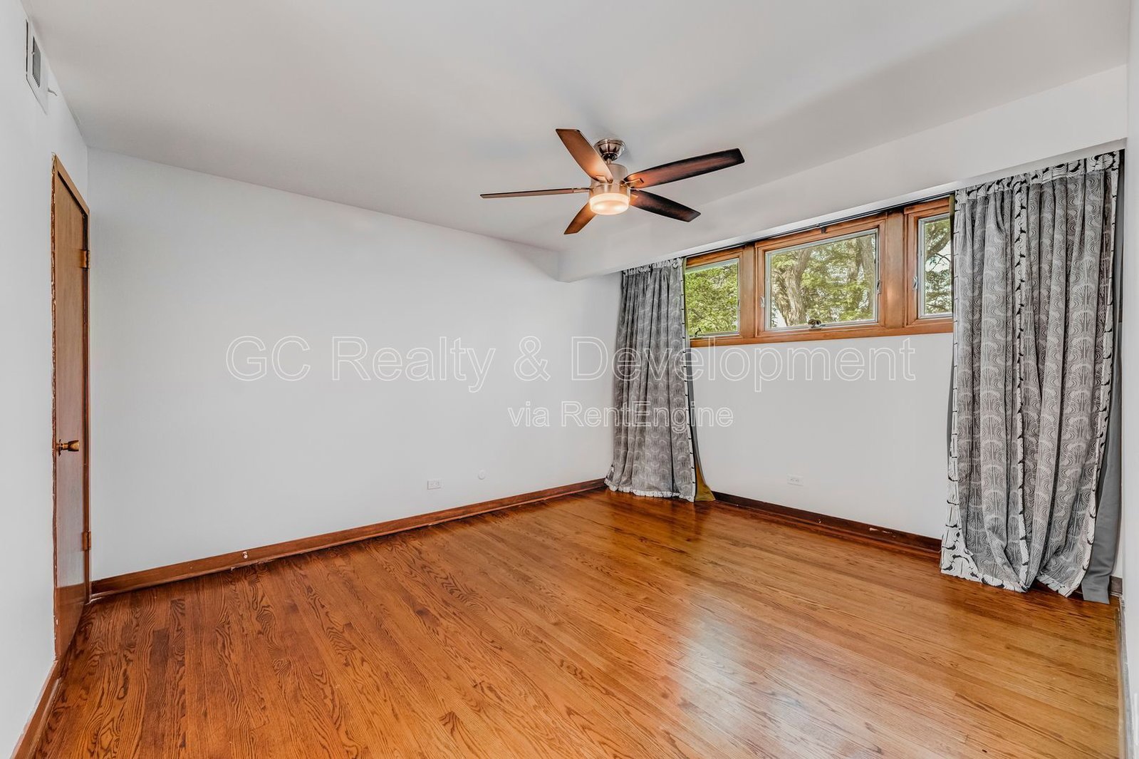 *** HYDE PARK / FINISHED BASEMENT / 4 BDRM - 2.5 BTH / IN UNIT LAUNDRY / PET FRIENDLY *** property image