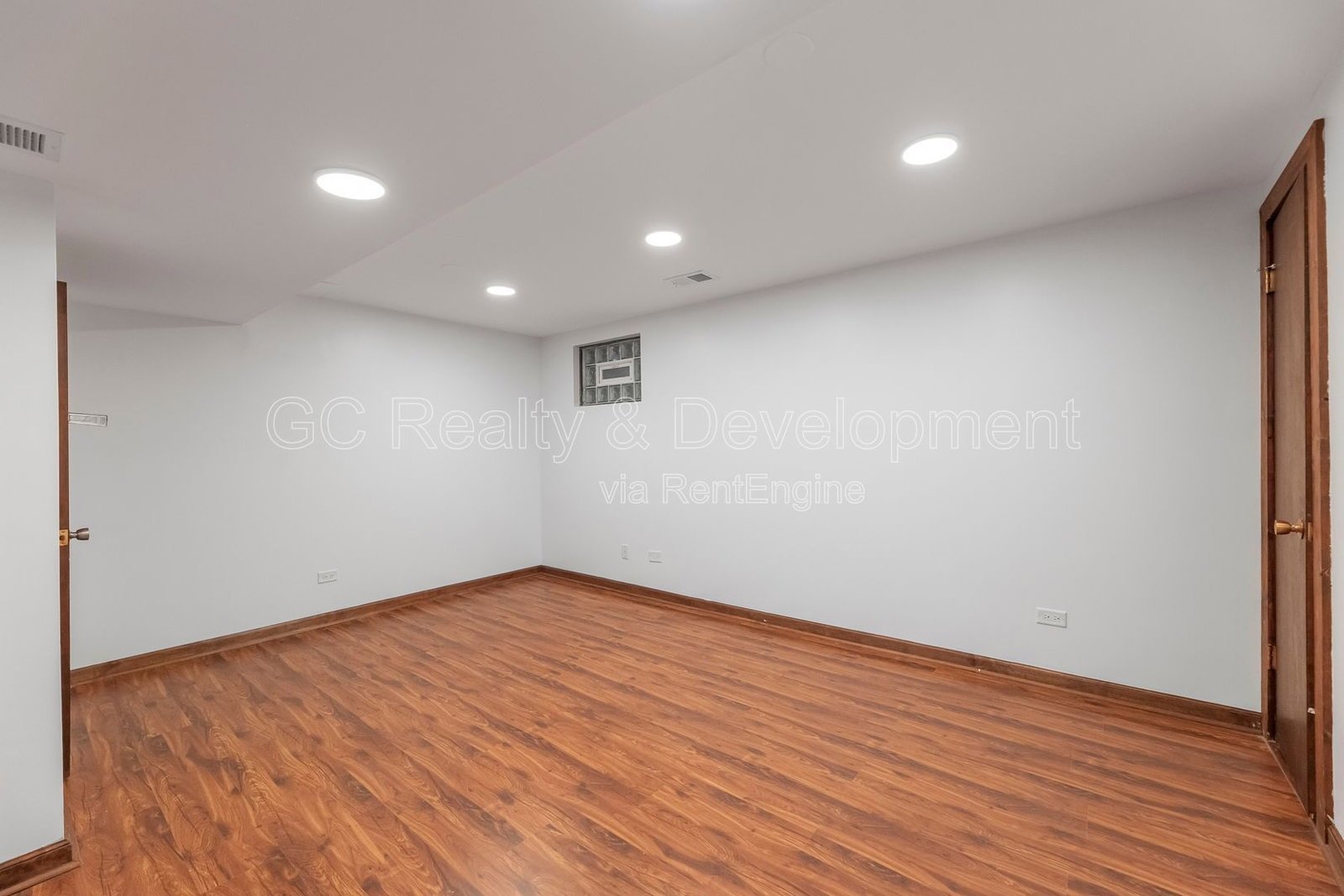 *** HYDE PARK / FINISHED BASEMENT / 4 BDRM - 2.5 BTH / IN UNIT LAUNDRY / PET FRIENDLY *** property image