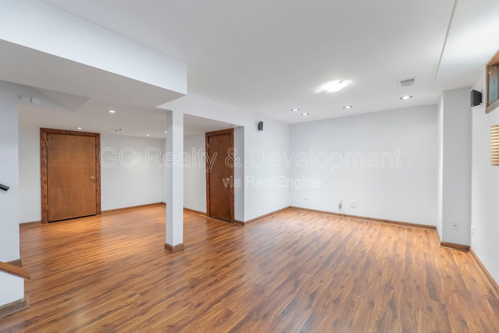 *** HYDE PARK / FINISHED BASEMENT / 4 BDRM - 2.5 BTH / IN UNIT LAUNDRY / PET FRIENDLY *** property image