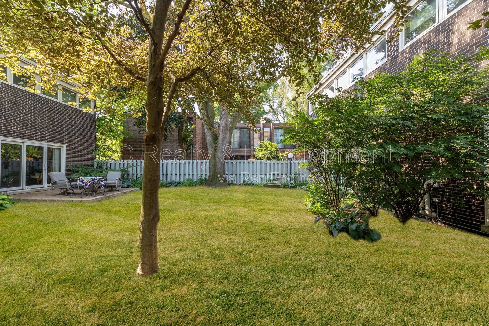 *** HYDE PARK / FINISHED BASEMENT / 4 BDRM - 2.5 BTH / IN UNIT LAUNDRY / PET FRIENDLY *** property image