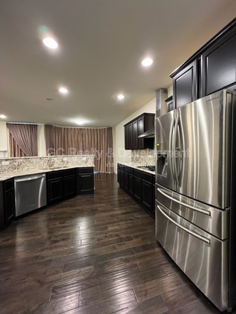 *** 204 SCHOOL DISTRICT / 5 BDRM - 4 BTH / GOURMET KITCHEN W BREAKFAST BAR / FINISHED BSMT *** property image