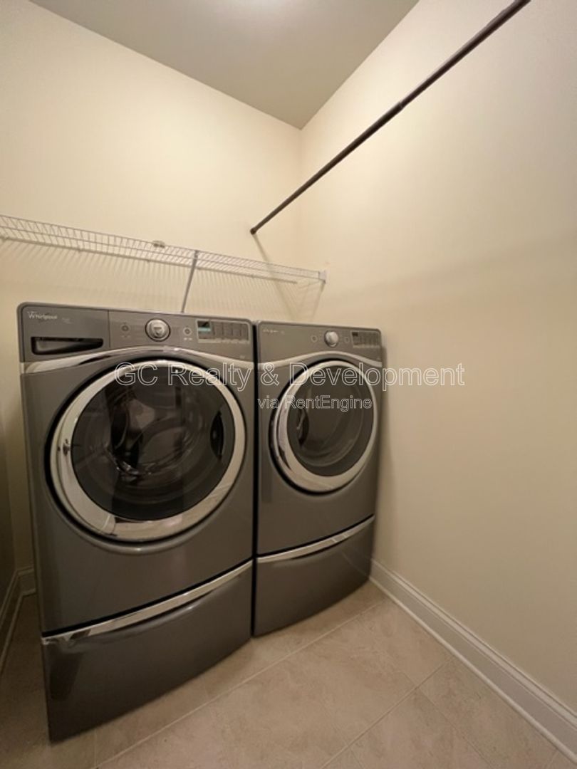 *** 204 SCHOOL DISTRICT / 5 BDRM - 4 BTH / GOURMET KITCHEN W BREAKFAST BAR / FINISHED BSMT *** property image