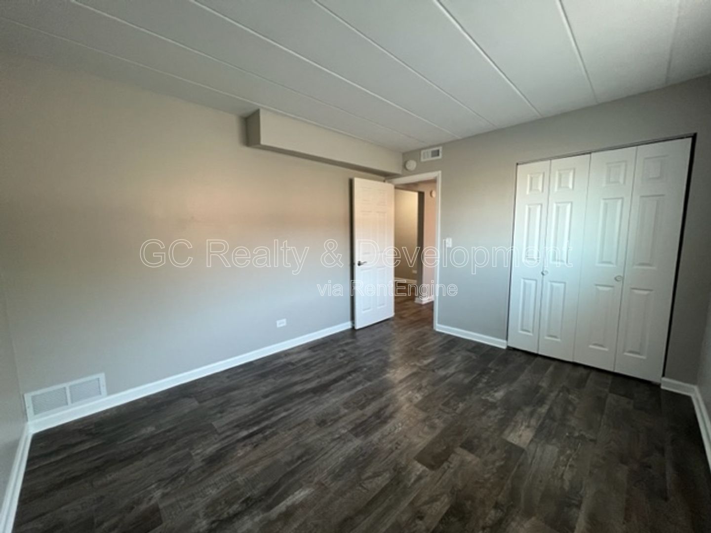 *** FULLY UPDATED / 1 BDRM / FIRST FLOOR UNIT / NEW APPLIANCES INCL / ONE PARKING SPACE *** property image