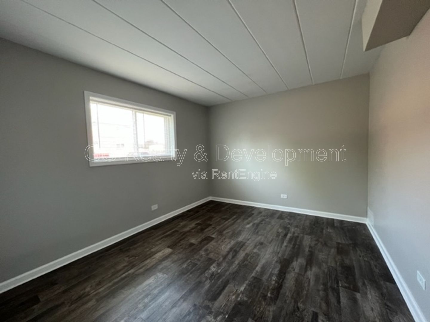 *** FULLY UPDATED / 1 BDRM / FIRST FLOOR UNIT / NEW APPLIANCES INCL / ONE PARKING SPACE *** property image