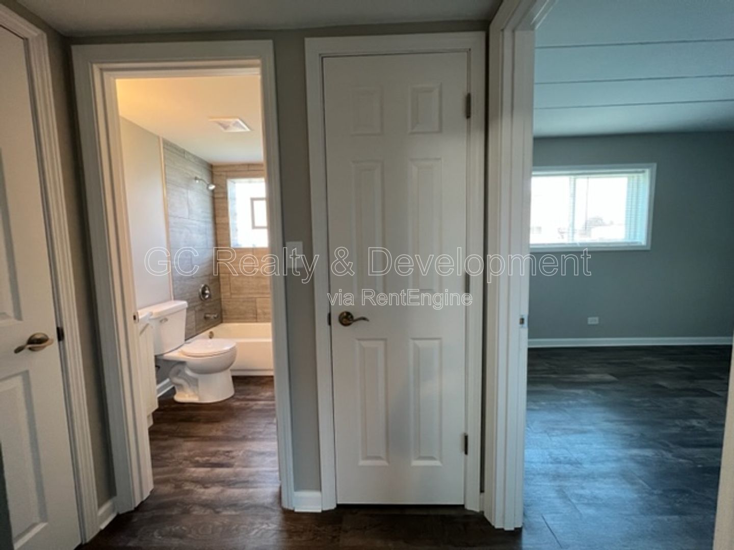 *** FULLY UPDATED / 1 BDRM / FIRST FLOOR UNIT / NEW APPLIANCES INCL / ONE PARKING SPACE *** property image