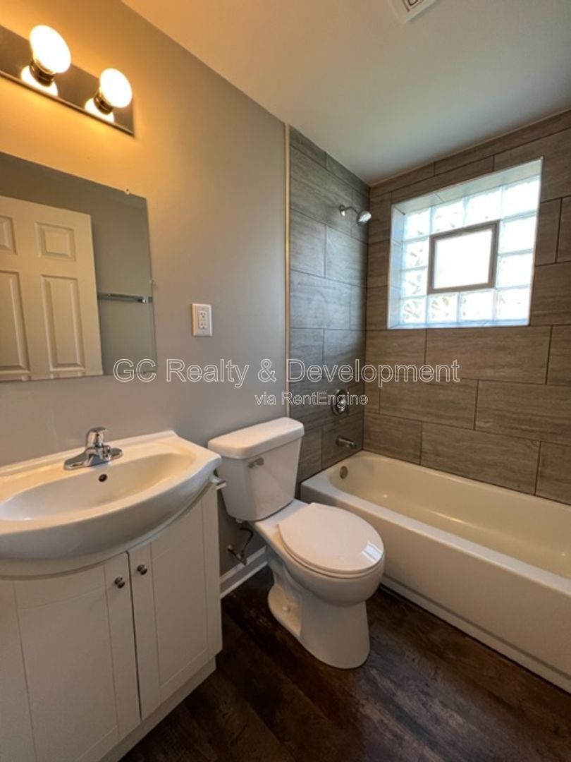 *** FULLY UPDATED / 1 BDRM / FIRST FLOOR UNIT / NEW APPLIANCES INCL / ONE PARKING SPACE *** property image
