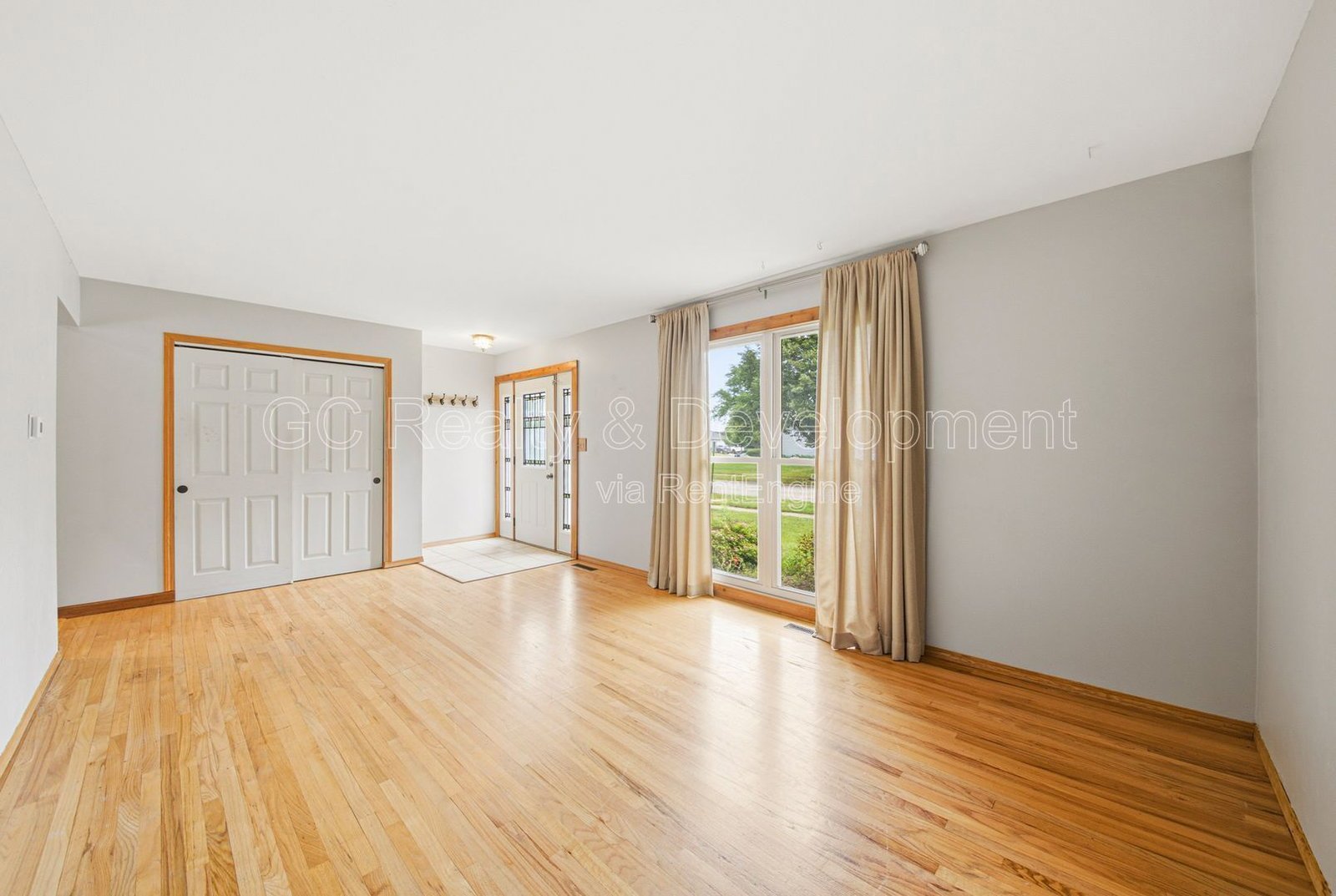 *** 4BR - 2BA / SS APPLIANCES / HARDWOOD FLOORS / CENTRAL AIR / IN-UNIT LAUNDRY / GARAGE / FENCED LOT / AMPLE STORAGE *** property image