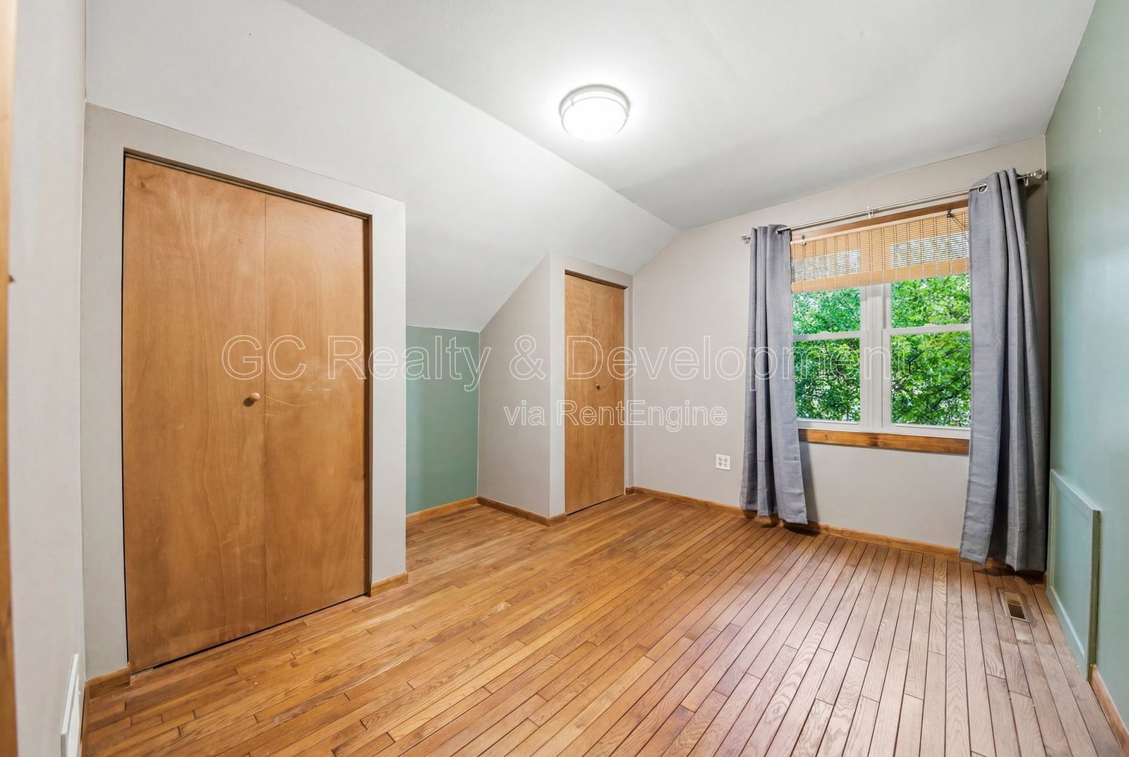 *** 4BR - 2BA / SS APPLIANCES / HARDWOOD FLOORS / CENTRAL AIR / IN-UNIT LAUNDRY / GARAGE / FENCED LOT / AMPLE STORAGE *** property image