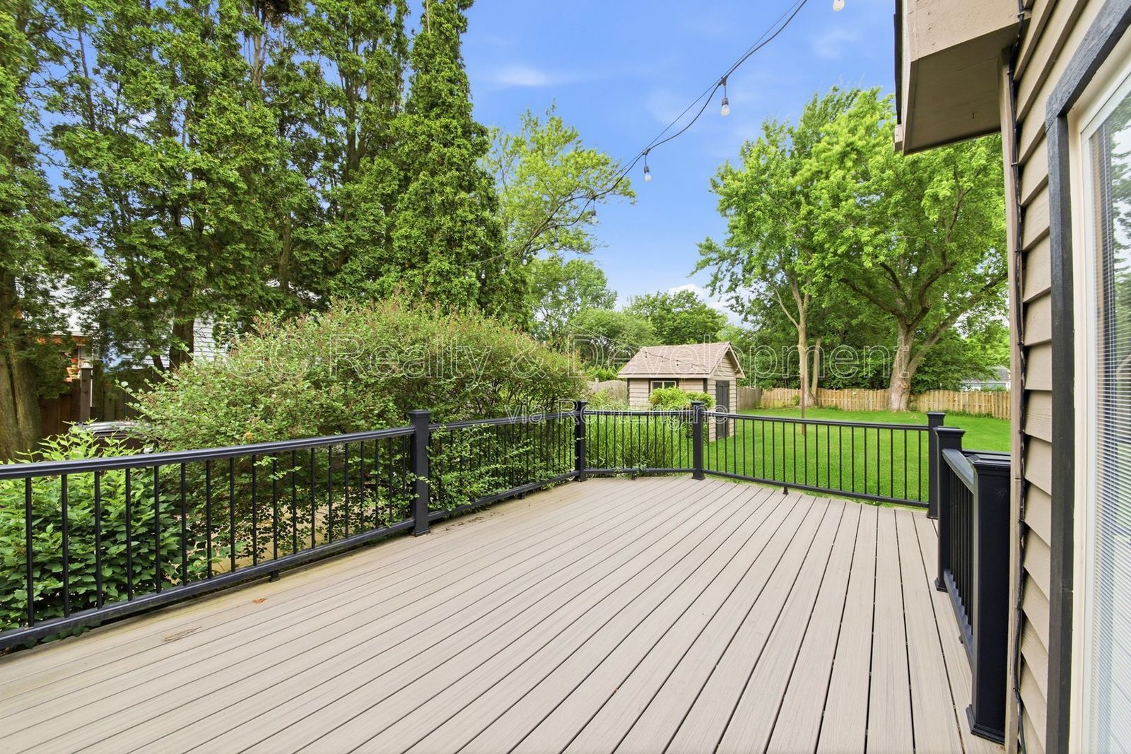 *** 4BR - 2BA / SS APPLIANCES / HARDWOOD FLOORS / CENTRAL AIR / IN-UNIT LAUNDRY / GARAGE / FENCED LOT / AMPLE STORAGE *** property image