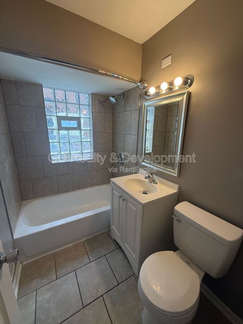 *** 2 BDRM / DETACHED GARAGE / UPDATED KITCHEN & BATH / FENCED YARD / PET FRIENDLY *** property image