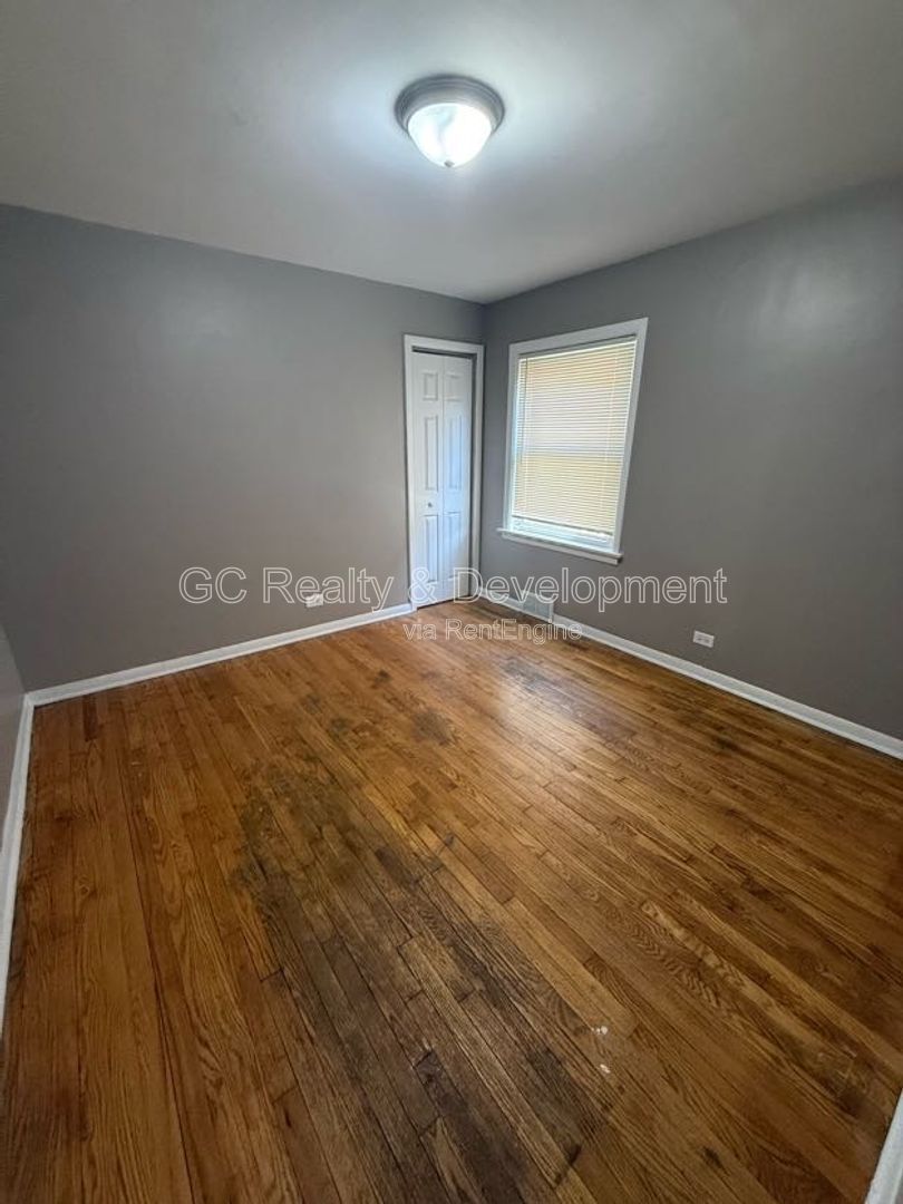 *** 2 BDRM / DETACHED GARAGE / UPDATED KITCHEN & BATH / FENCED YARD / PET FRIENDLY *** property image