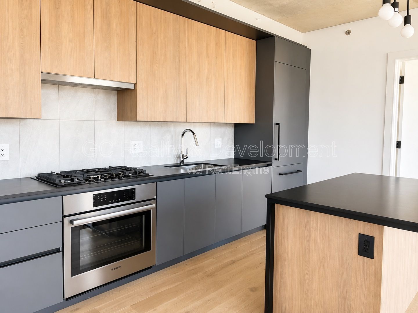 *** SOUTH LOOP / GARAGE PARKING / IN UNIT LAUNDRY / OUTDOOR POOL & ON SITE GYM / CENTRAL AC *** property image