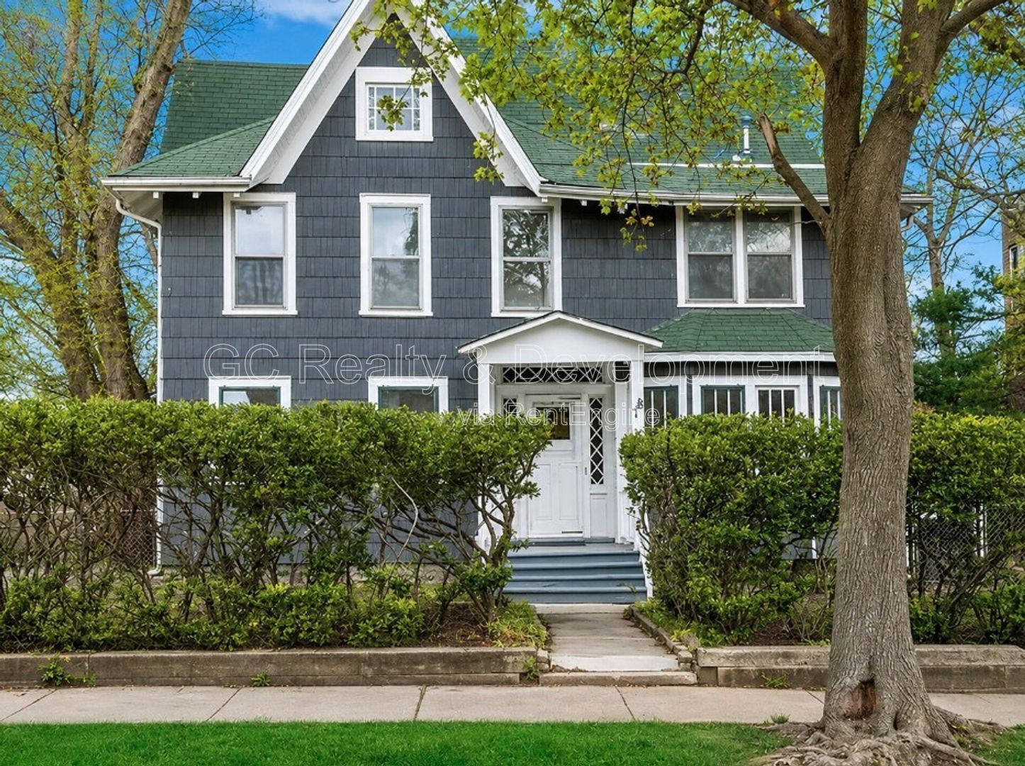 *** 2BR-1BA / RECENTLY UPDATED / GARAGE / CENTRAL AIR / SS APPLIANCES / ON-SITE LAUNDRY / HARDWOOD FLOORS / ON-SITE STORAGE *** property image
