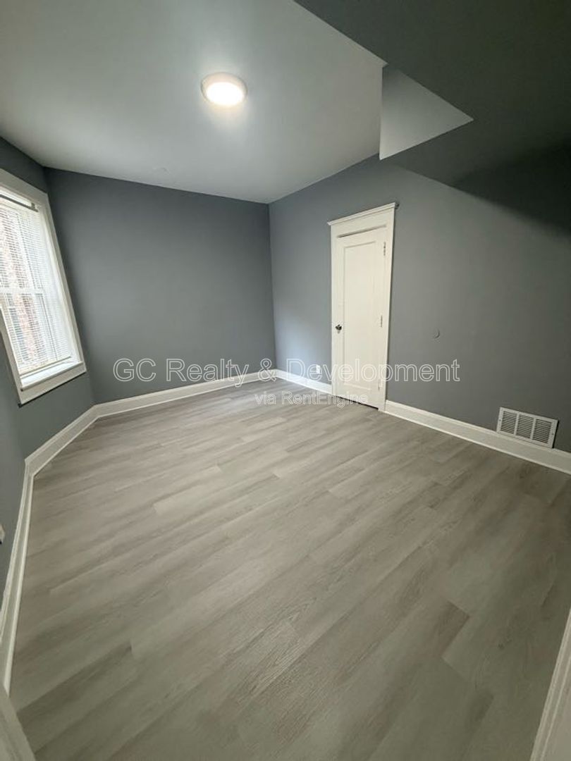 *** FRESHLY PAINTED / 4 BDRM - 2 BTH / PET FRIENDLY / ONLY PAY GAS & ELECTRIC *** property image
