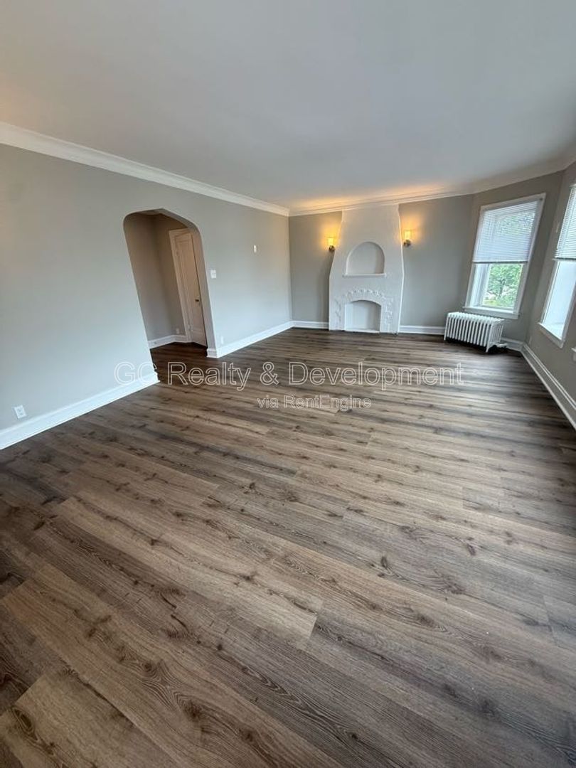 *** 3 BDRM - 1.5 BTH / RECENTLY REHABBED / ONLY PAY ELECTRIC / LAUNDRY ON SITE *** property image