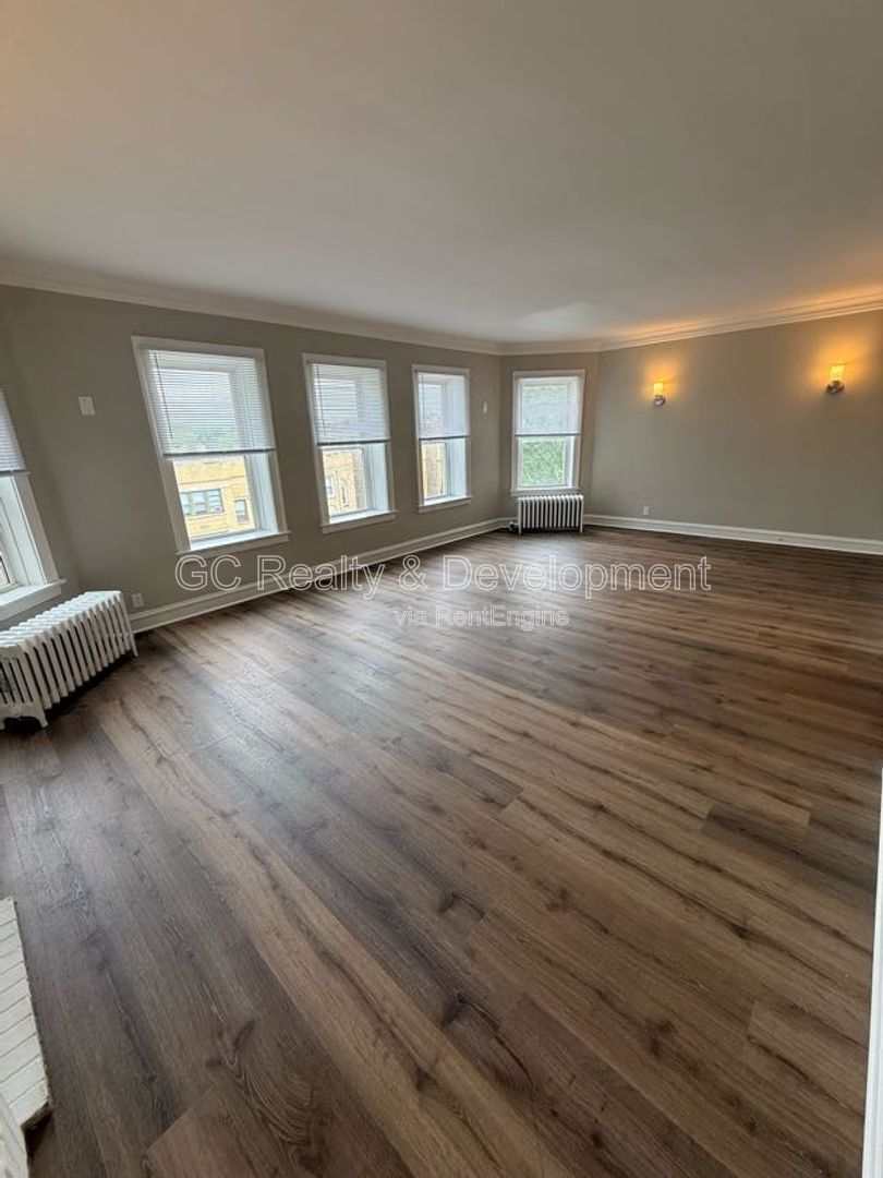 *** 3 BDRM - 1.5 BTH / RECENTLY REHABBED / ONLY PAY ELECTRIC / LAUNDRY ON SITE *** property image