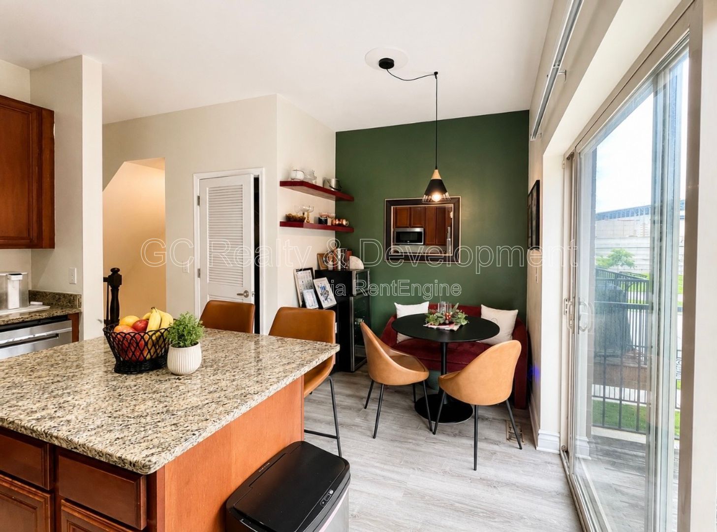 *** 3 BED 2 BATH TOWNHOUSE / LAUNDRY IN UNIT / PARKING INCLUDED *** property image