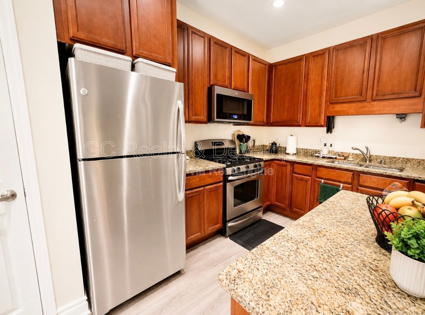 *** 3 BED 2 BATH TOWNHOUSE / LAUNDRY IN UNIT / PARKING INCLUDED *** property image