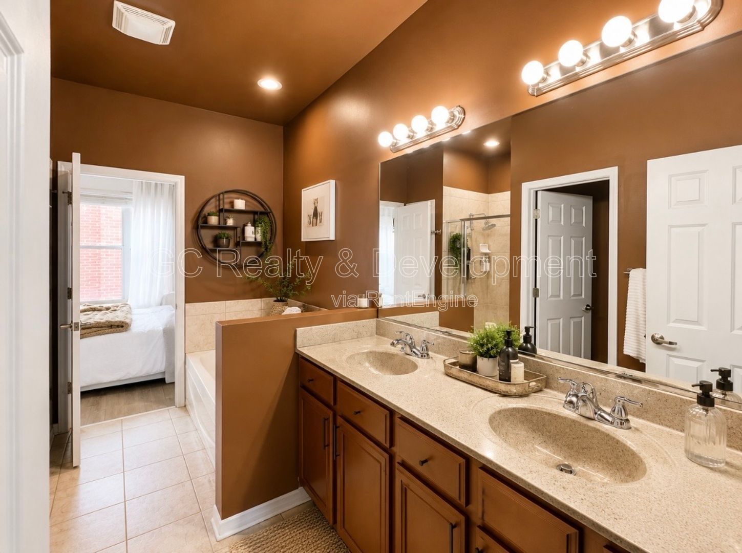 *** 3 BED 2 BATH TOWNHOUSE / LAUNDRY IN UNIT / PARKING INCLUDED *** property image